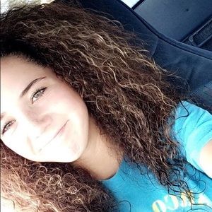 Meet your Posher, Alexis